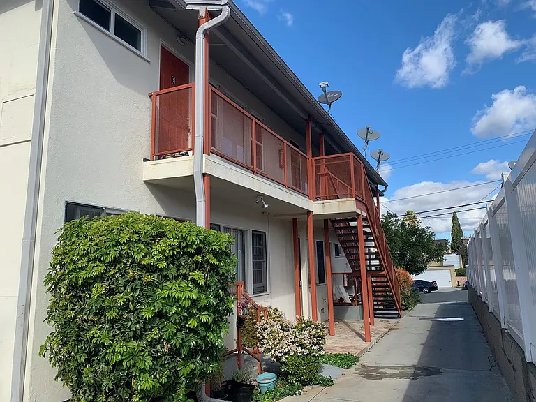 612 E Queen St — Photo 3