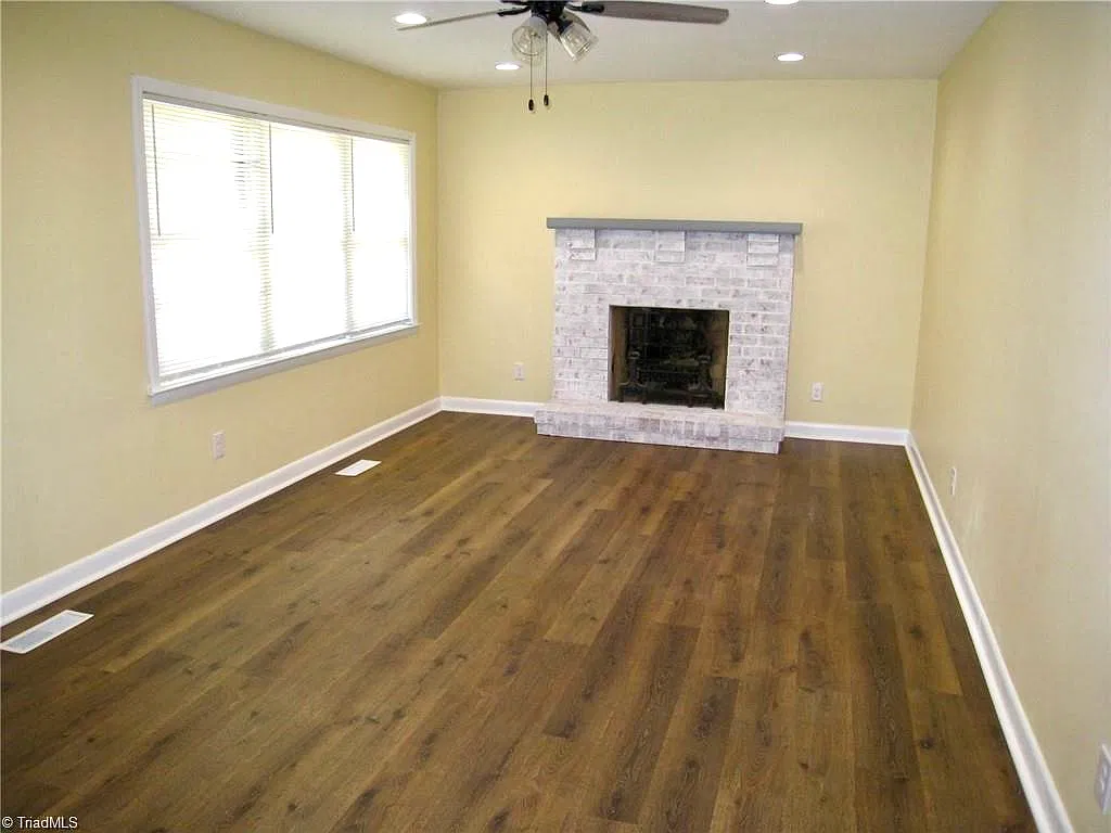 5 bed, 1350 sqft, $2,100 — Photo 3