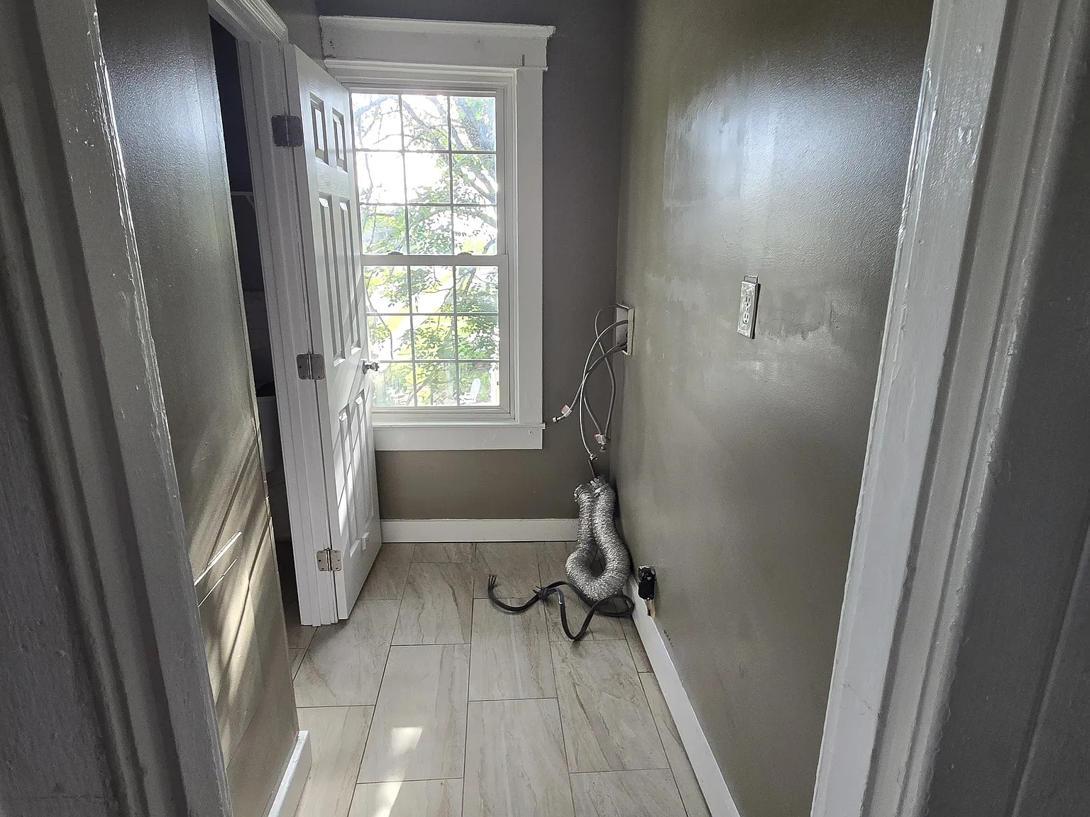 3 bed, 1.5 bath, 1200 sqft, $1,700 — Photo 3