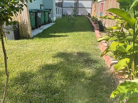 3rd image of 4709 Park Dr