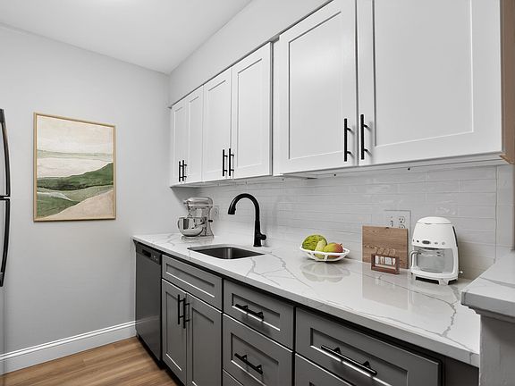 Elevate your living at Bay Ridge at Nashua Apartments, where modern kitchens meet sleek finishes. Enjoy ample space and stylish design perfect for your lifestyle. Ready to make this your new home? Contact us today for more information!