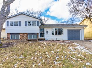 113 S Sesame St, Bloomington, IL 61704