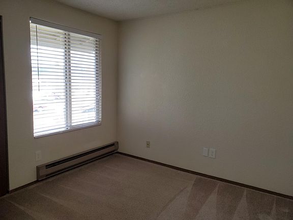 Second bedroom.