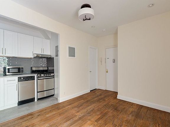 2nd image of 479 Clinton Ave #2DD