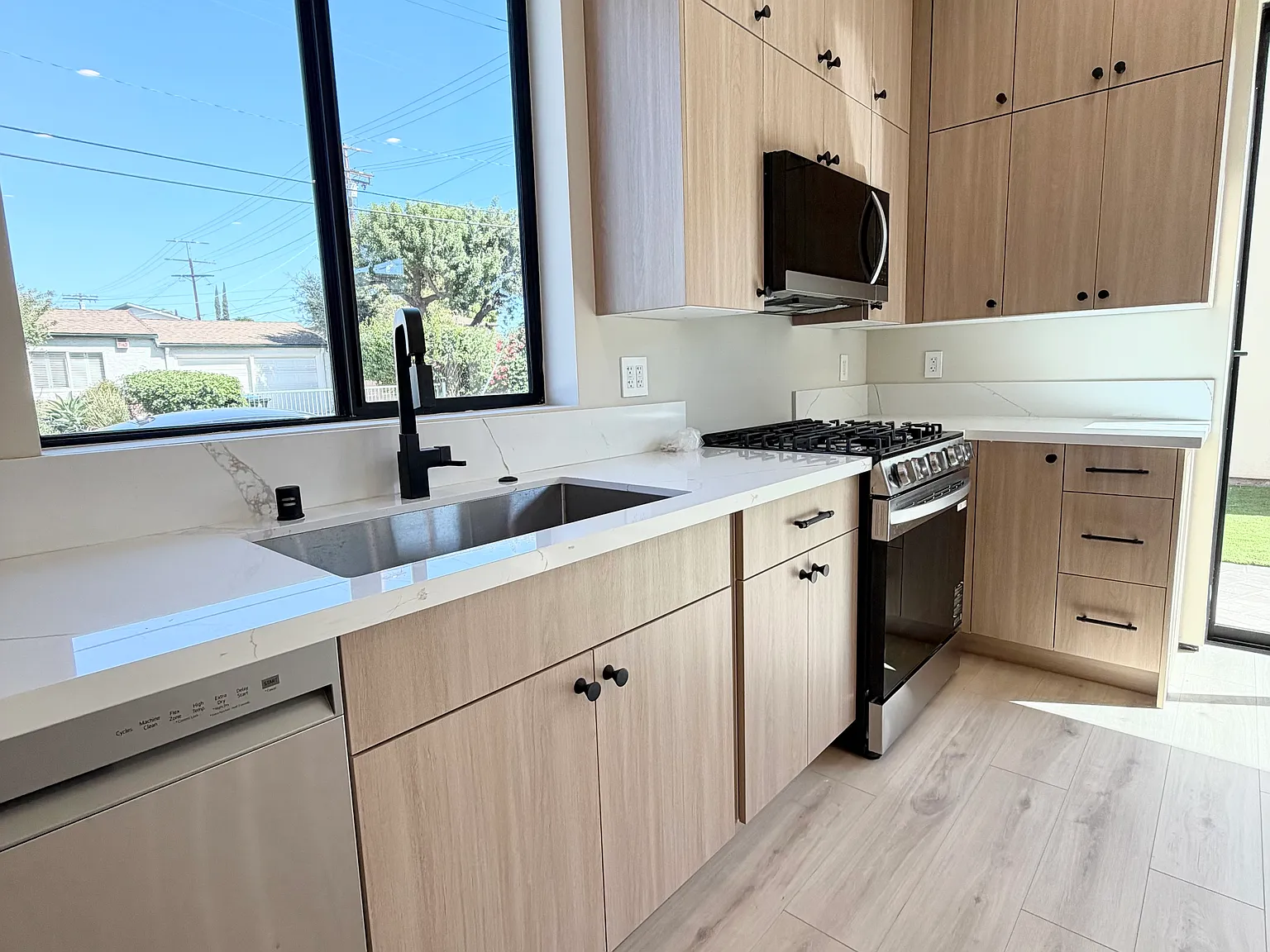 3 bed, $6,250 — Photo 3