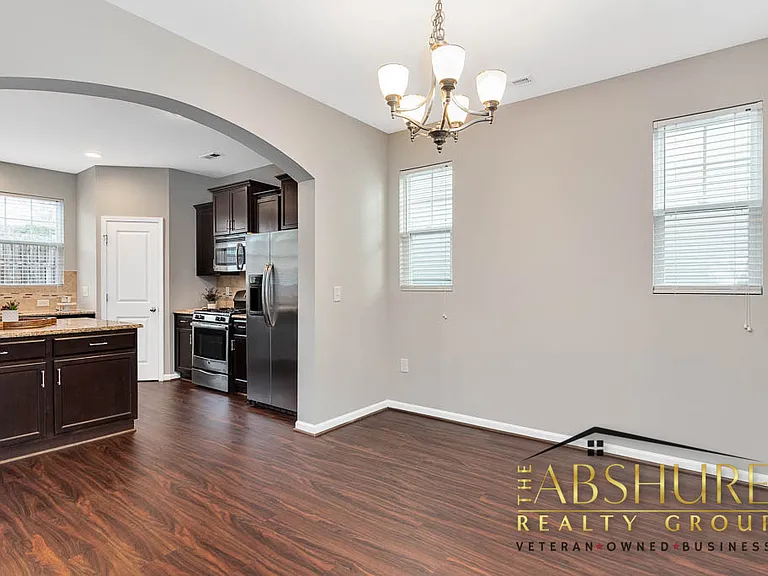 436 Stapleford Ln — Photo 8
