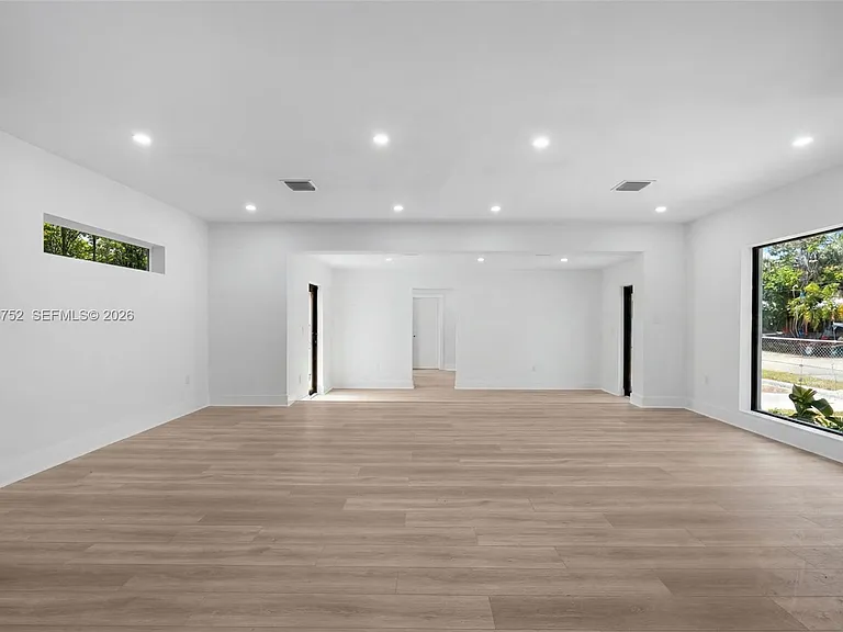 4746 NW 10th Ave — Photo 8