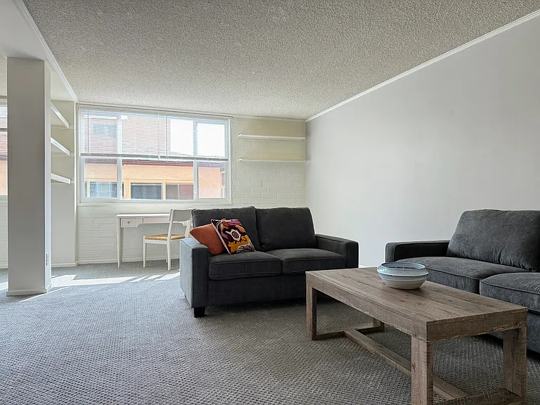 540 Kelton Ave #204 — Photo 3