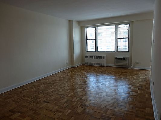3rd image of 9801 67th Ave APT 4S