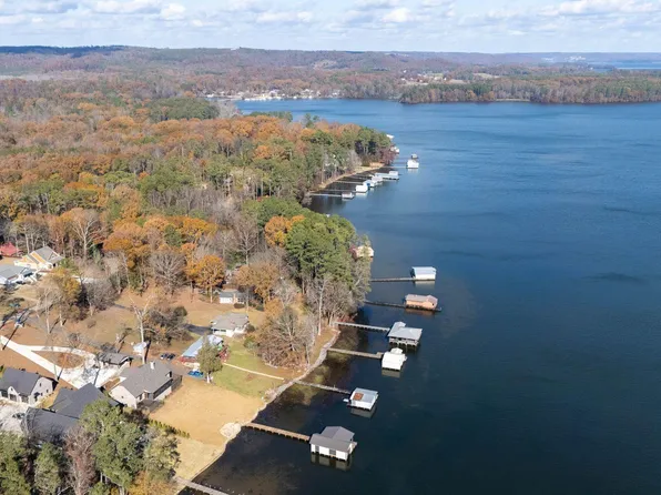 833 Point Of Pnes, Guntersville, AL 35976