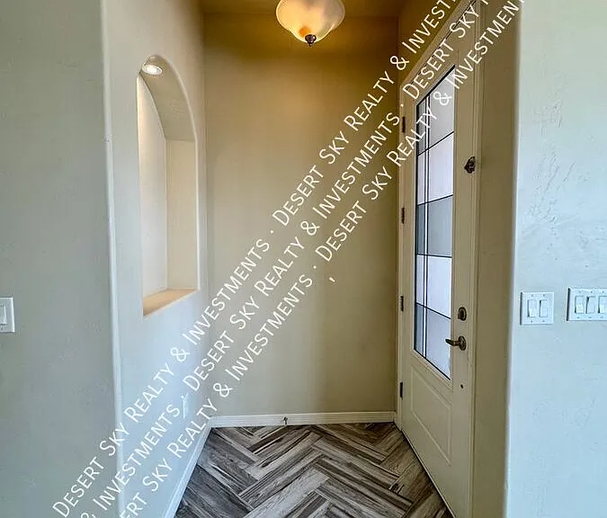 1911 Pella Ct — Photo 2
