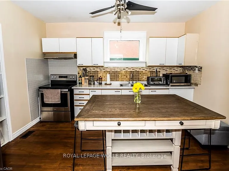 408 Wellington St N #2 — Photo 5