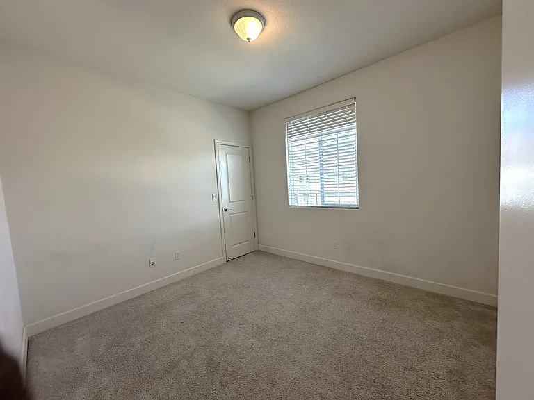 530 E Isidoro Ave — Photo 6