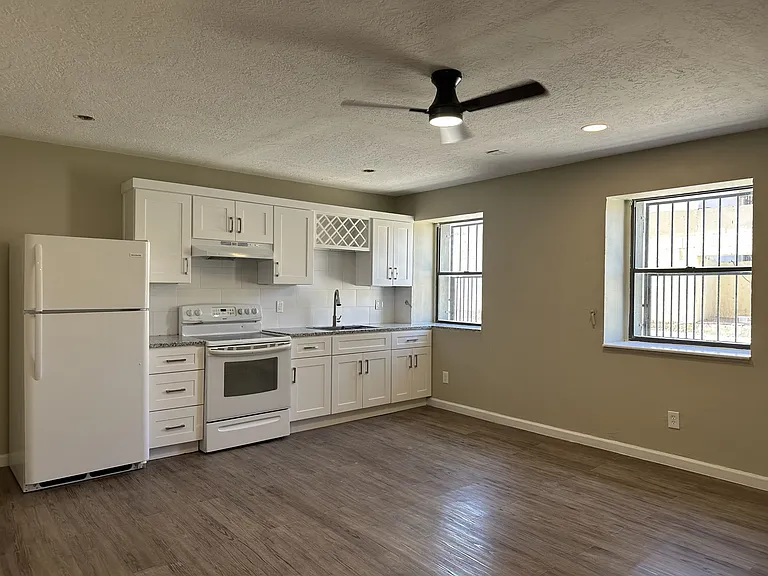 1106 Mundy Dr #1 — Photo 3