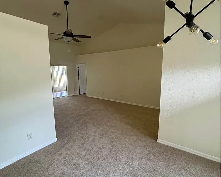1167 Sherwin St — Photo 7