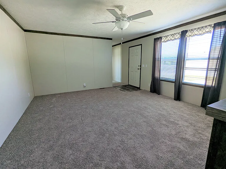 558 Delaware St — Photo 3