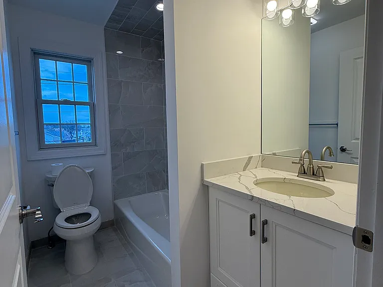 370 Semel Ave #B — Photo 3