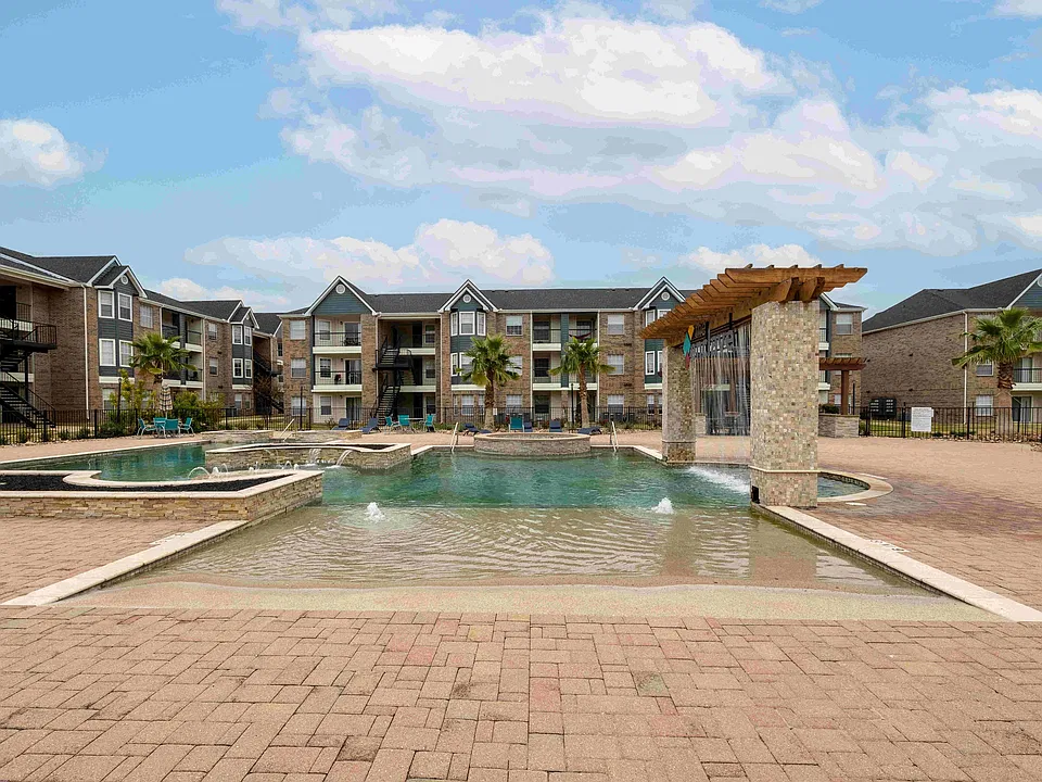 Resort-Style Pool