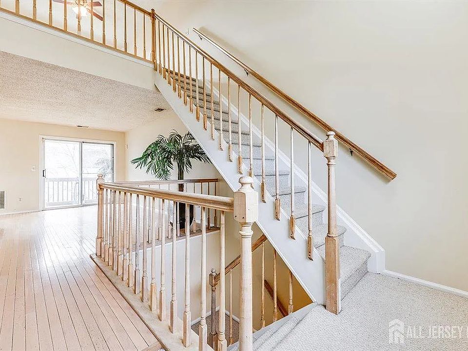 1st image of 54 Tanglewood Ct