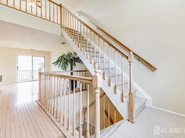 54 Tanglewood Ct, Monmouth Junction, NJ 08852