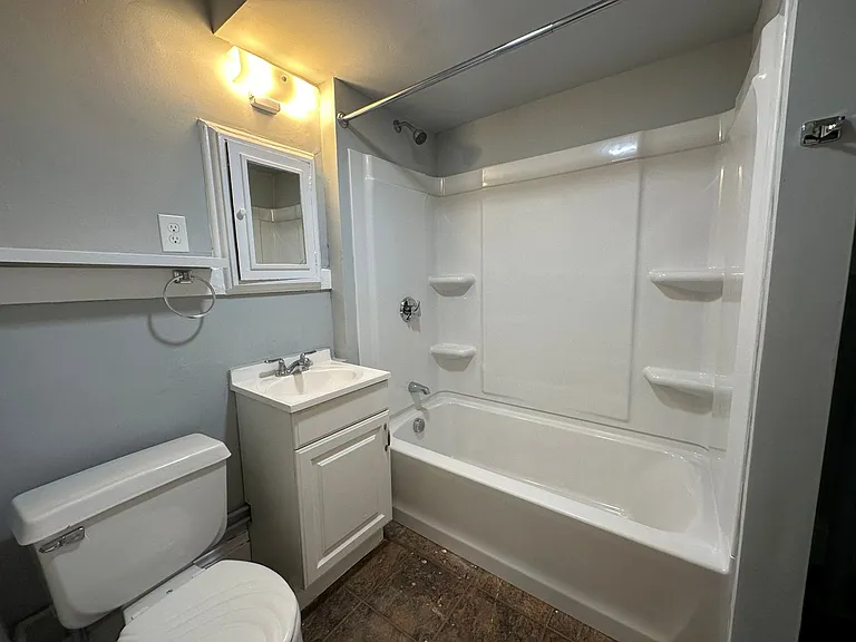 208 Main St. — Photo 32