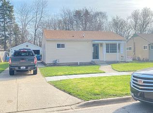 305 N Evanslawn Ave, Aurora, IL 60506