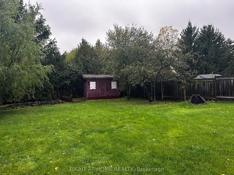 74 Barrydale Cres — Photo 30