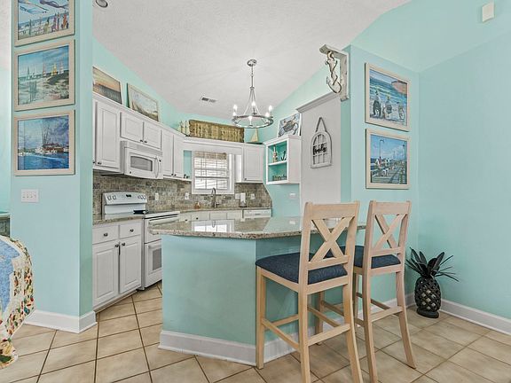 3rd image of 914 Wind Sail Ct.