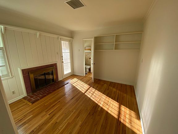 4th image of 8015 Teesdale Ave