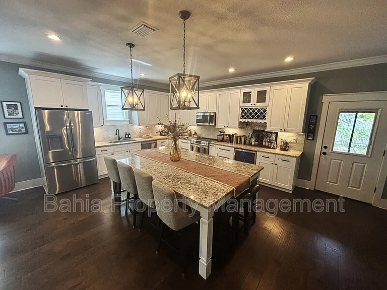 211 E Adalee St — Photo 9