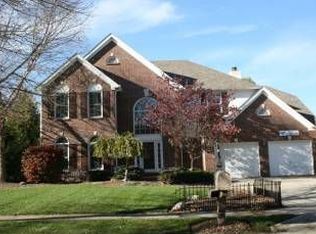 10784 Woodmont Ln, Fishers, IN