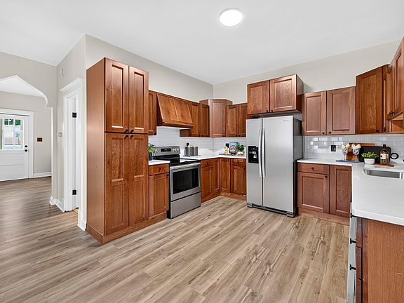 3rd image of 8706 Valcour Ave