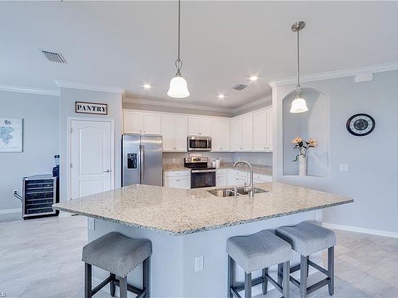 4th image of 17550 Elkgrove Ln