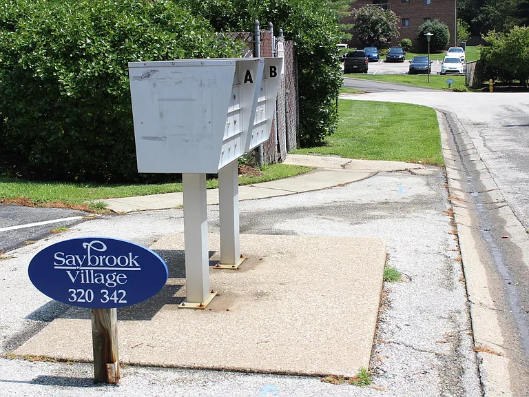 322 Saybrook Ln #B — Photo 11