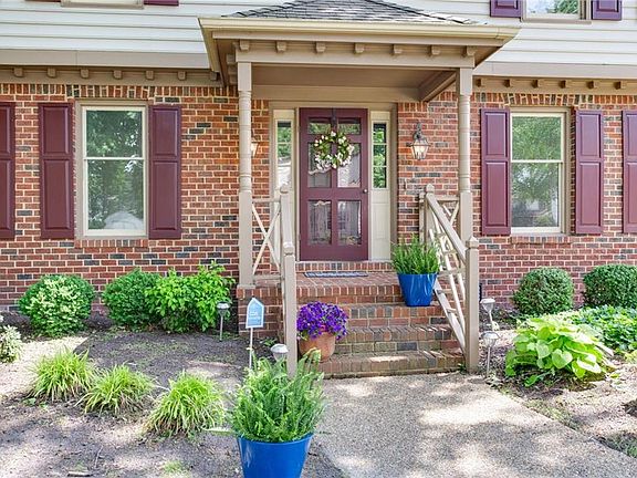 3rd image of 1157 Belvoir Ln