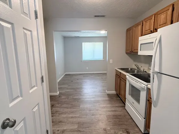 Milligan Apartments LLC, 1619 Milligan Hwy #12, Johnson City, TN 37601