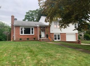 67 Linden Rd, Seekonk, MA 02771
