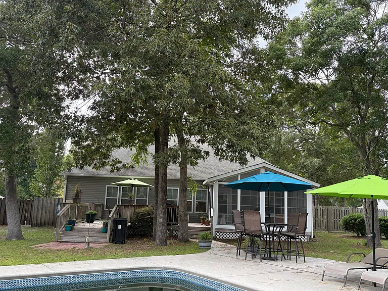 110 Shore Ct — Photo 2