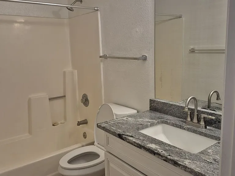 Lindsay Villas Townhomes — Photo 23