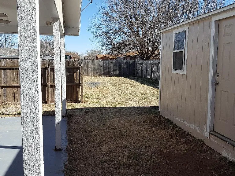 610 N Durant Ave — Photo 29