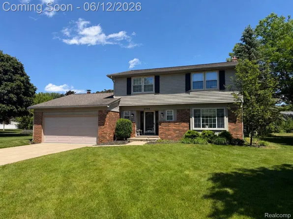 2466 Armstrong Ct, Lake Orion, MI 48360