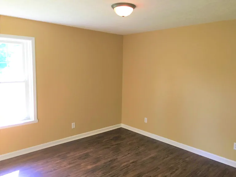225 Glendale Dr — Photo 4
