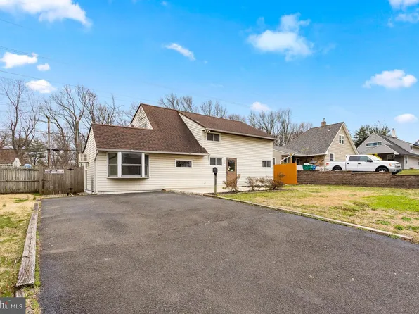 64 Ruby Ln, Levittown, PA 19055