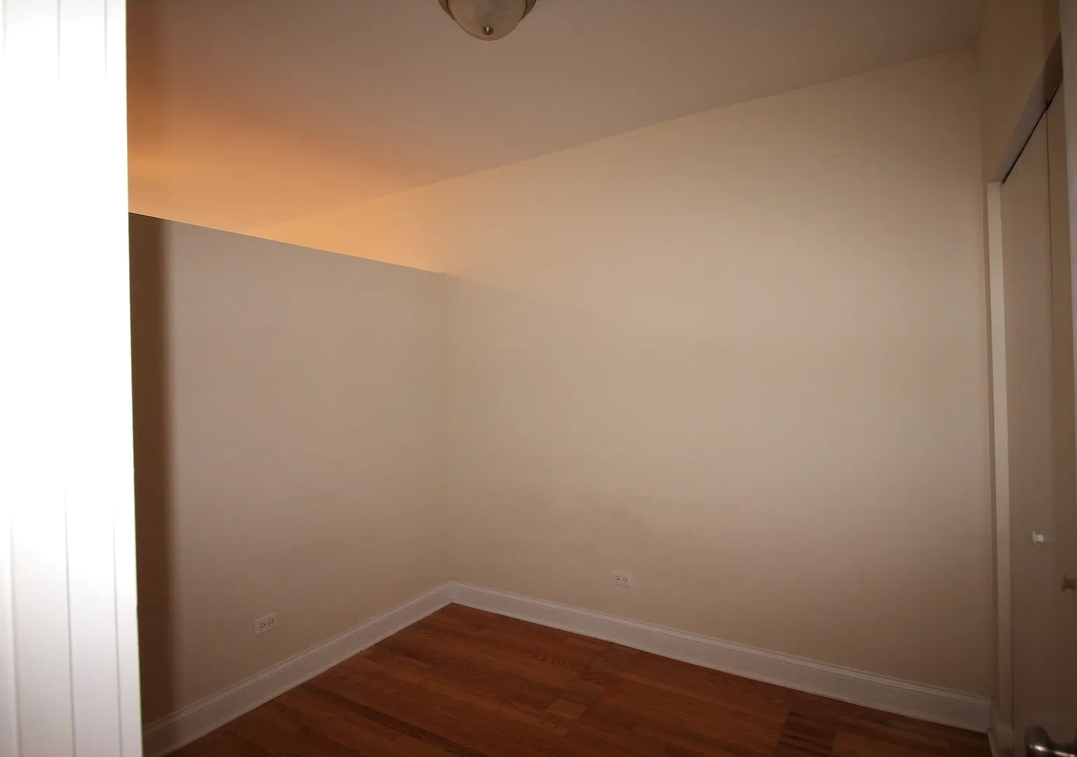 1112 W Balmoral Ave — Photo 4