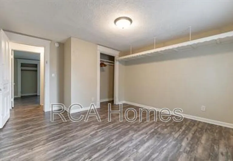 1015 Olive St — Photo 6