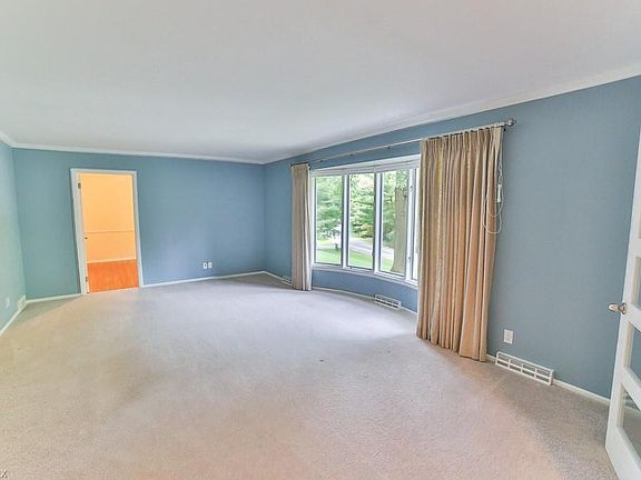 4th image of 1350 Oak Knoll Dr