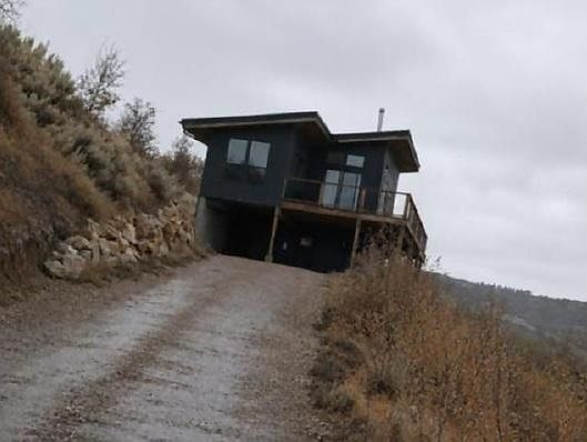 1st image of 218 E Valleyview