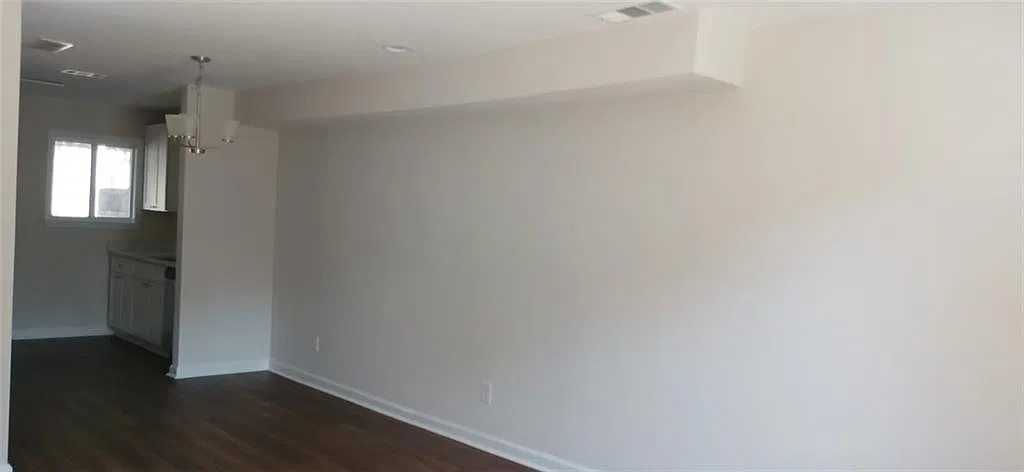 2 bed, 1.5 bath, 968 sqft, $1,470 — Photo 2