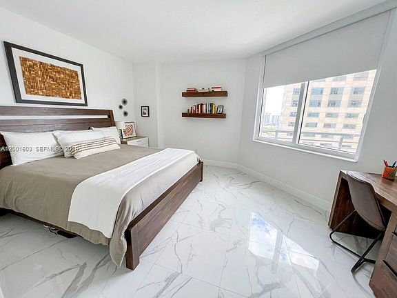 5th image of 335 Biscayne Blvd #3300