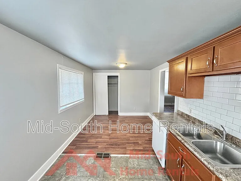 1515 Madison Ave #4 — Photo 7